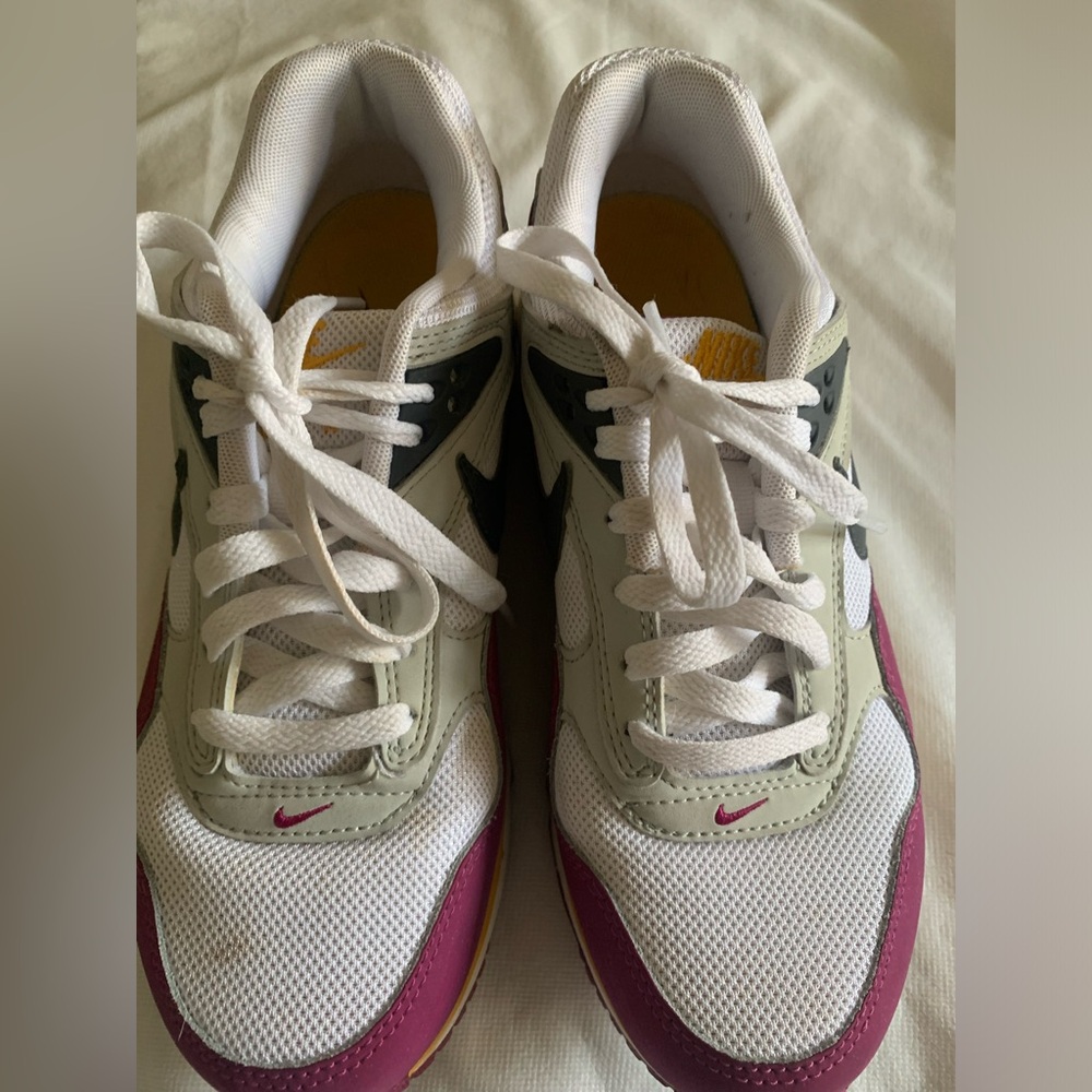 Nike Air women’s shoes. Gently worn.